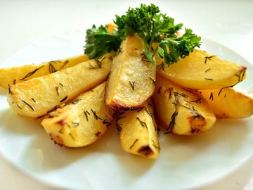 Картофель запечённый с морской солью, чесноком и специями